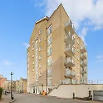 2 Bedroom Apartment Short Term Rental & Flexible Renting Canary Wharf With Free Parking And Free Wifi