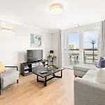 2 Bedroom Apartment Short Term Rental & Flexible Renting Canary Wharf With Free Parking And Free Wifi