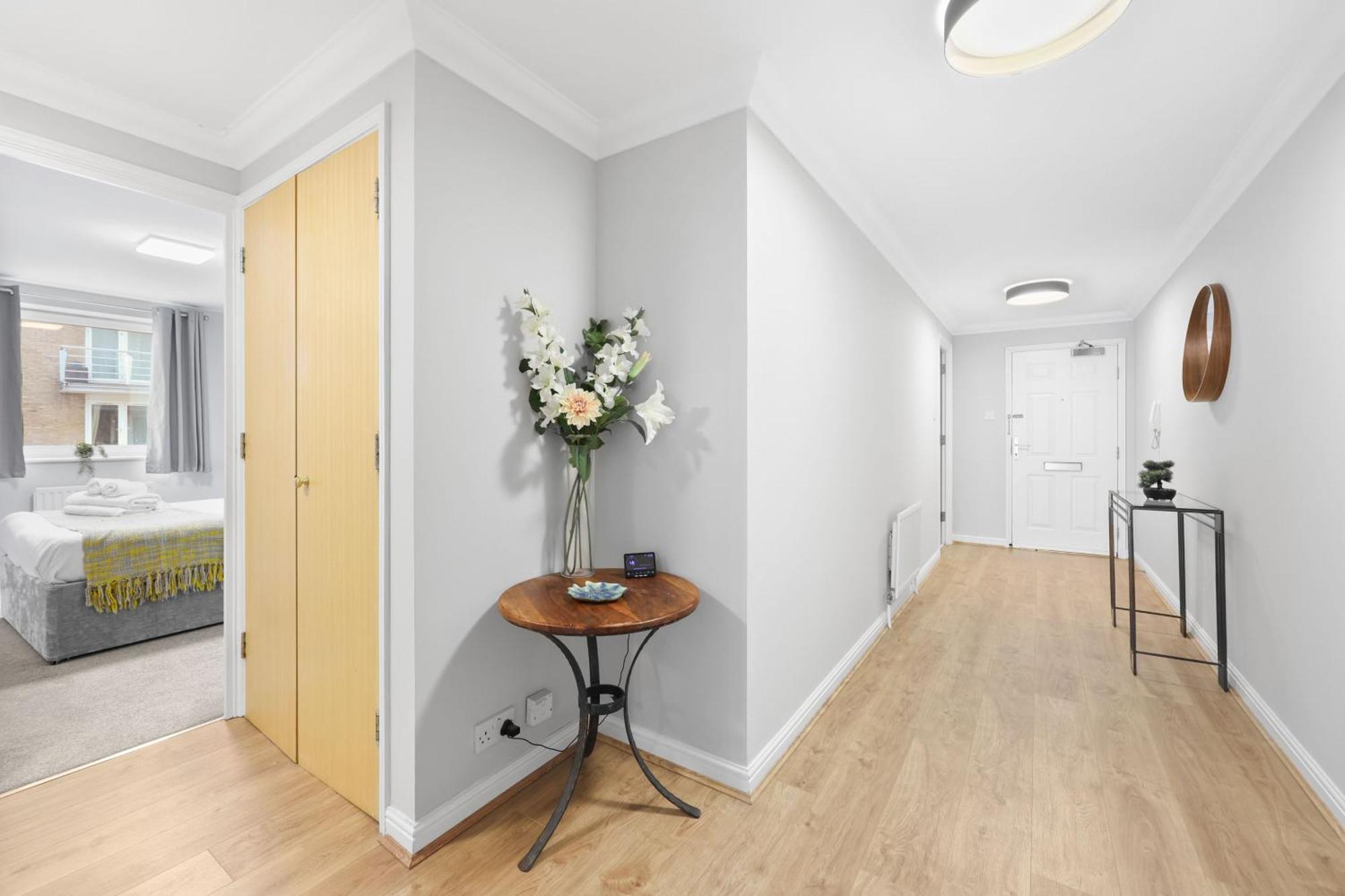 2 Bedroom Short Term & Flexible Renting Canary Wharf With Free Parking And Free Wifi Londra