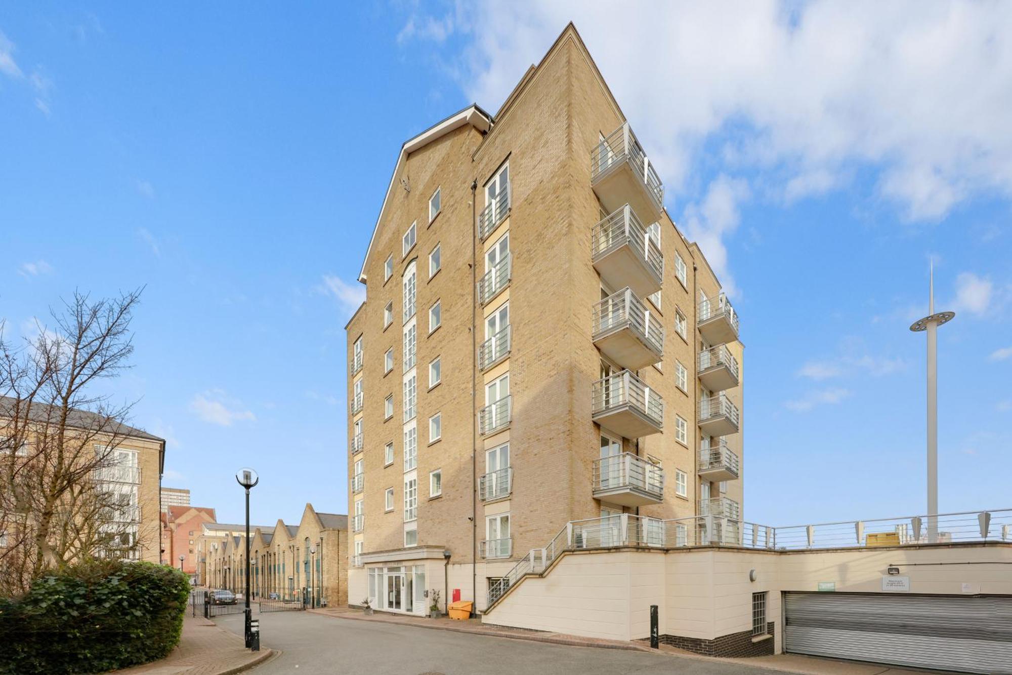 2 Bedroom Short Term & Flexible Renting Canary Wharf With Free Parking And Free Wifi * Londra