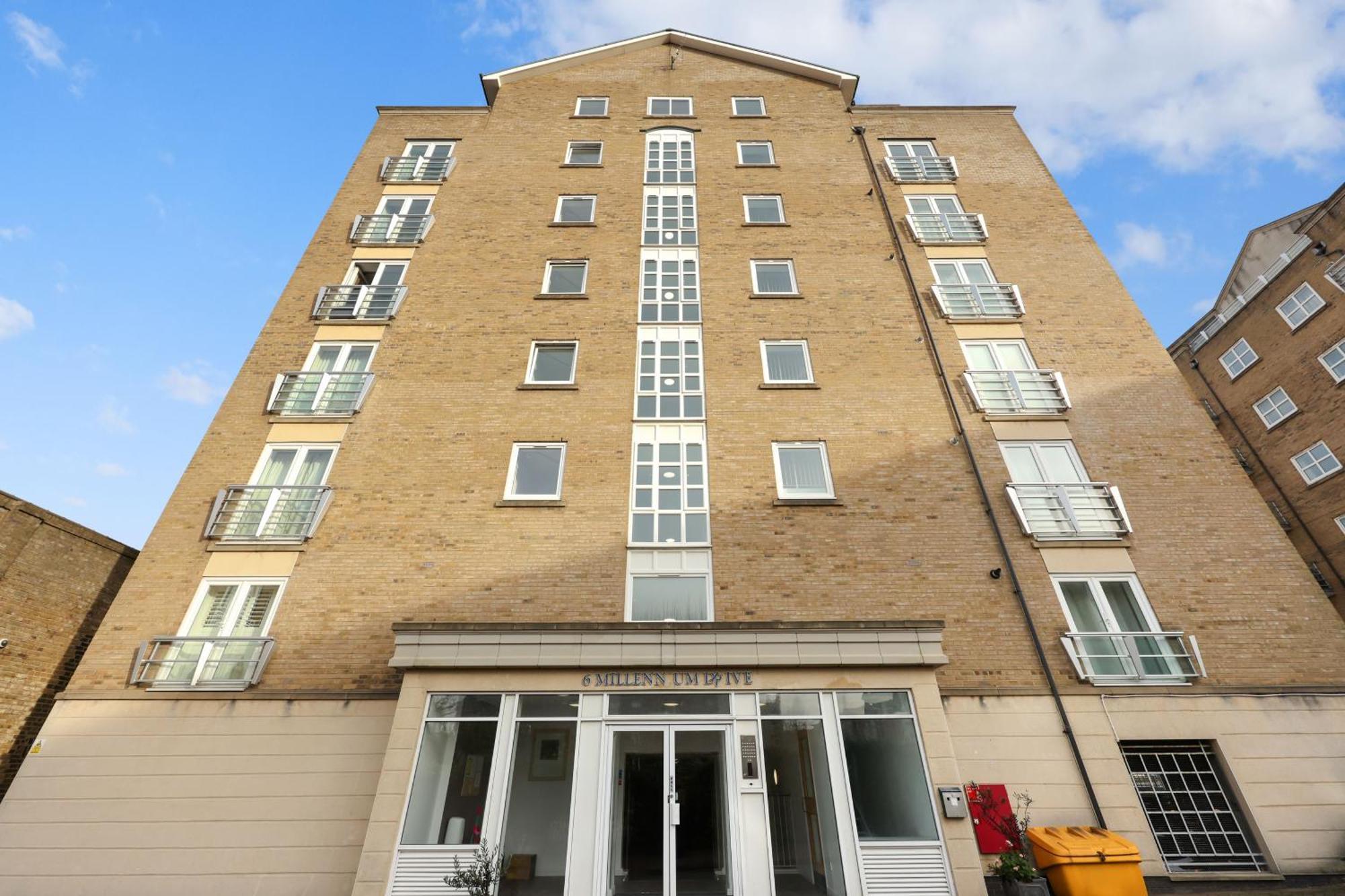 2 Bedroom Short Term & Flexible Renting Canary Wharf With Free Parking And Free Wifi Appartamento Londra