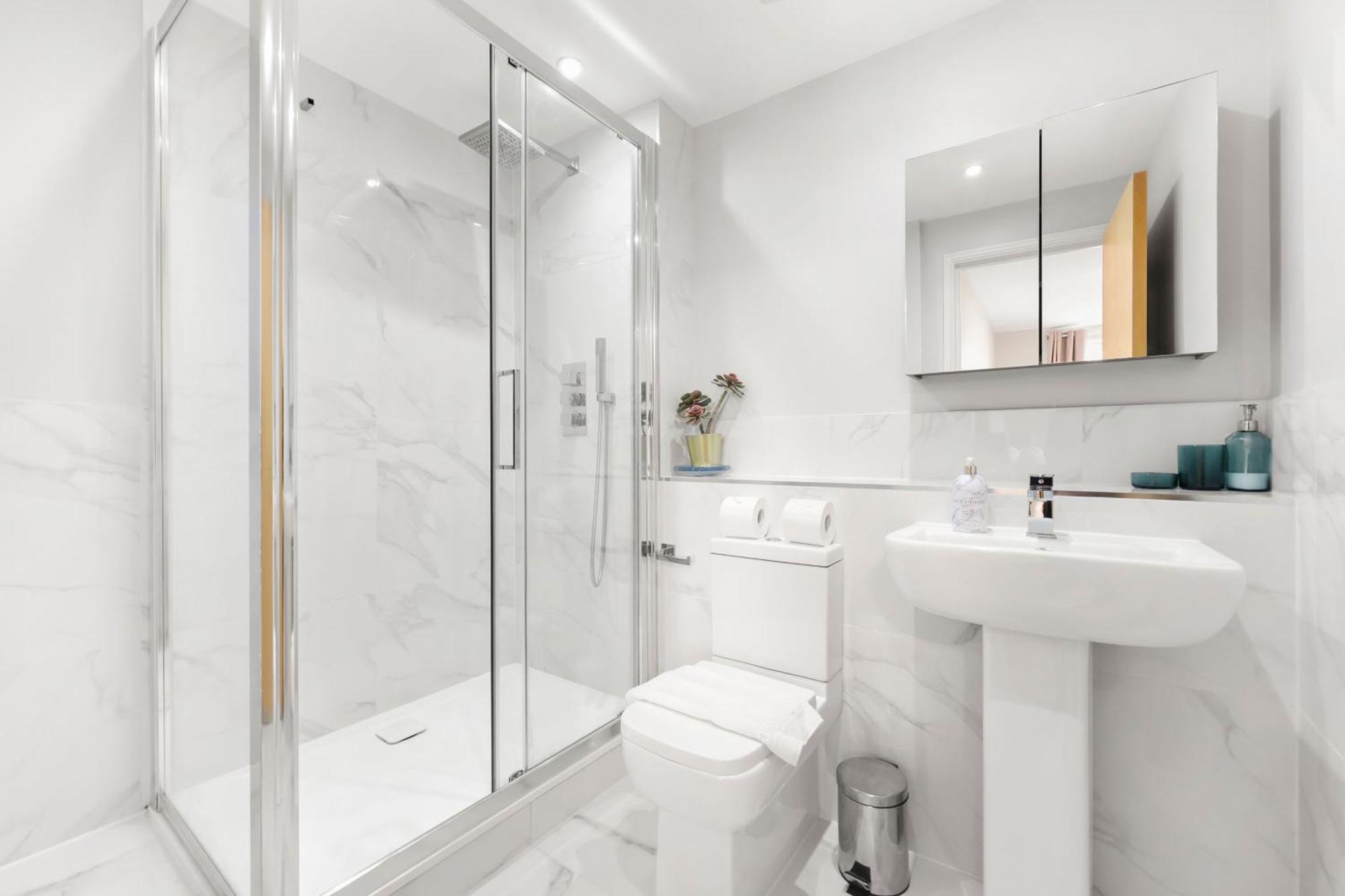 2 Bedroom Short Term & Flexible Renting Canary Wharf With Free Parking And Free Wifi