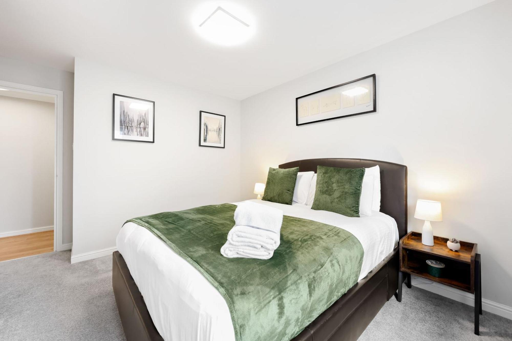 2 Bedroom Short Term & Flexible Renting Canary Wharf With Free Parking And Free Wifi Appartamento *